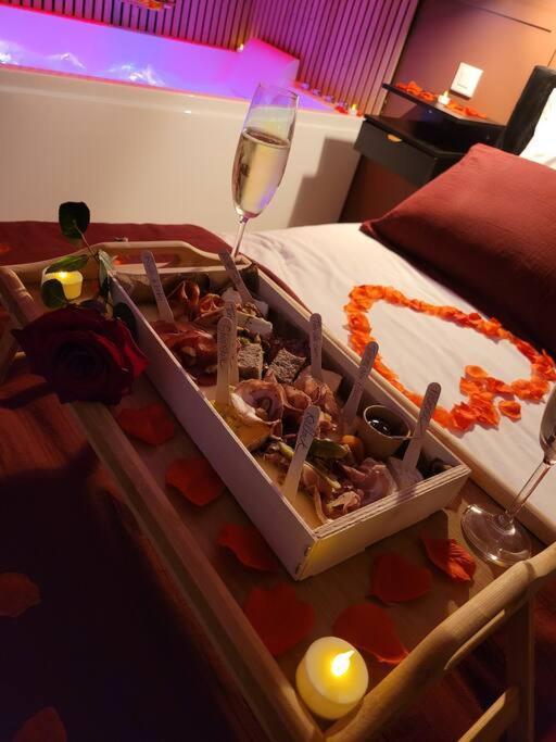 Nuit D'Evasion Love Room Avec Baignoire Balneotherapie Toulon Exteriör bild
