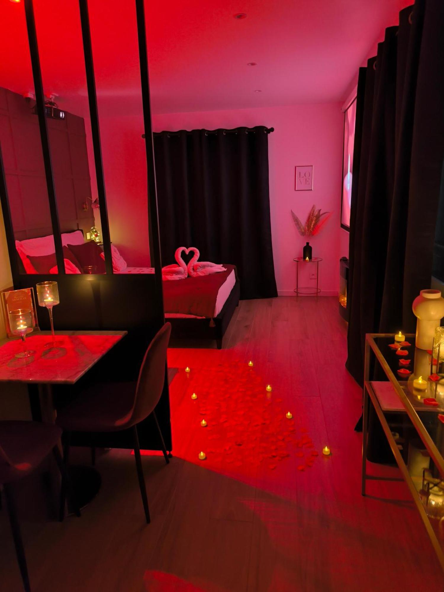 Nuit D'Evasion Love Room Avec Baignoire Balneotherapie Toulon Exteriör bild